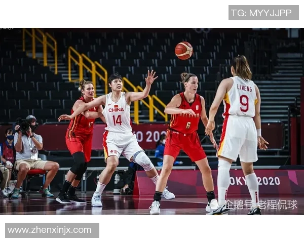 队友们齐心协力鼓励姚明在比赛中展现出最佳状态与无畏精神