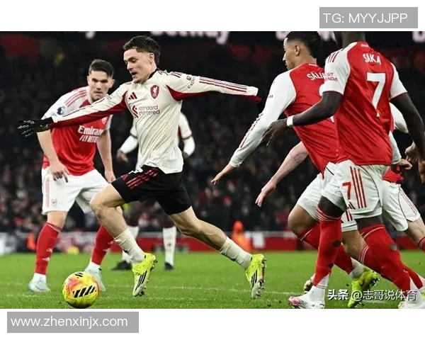 意甲焦点战曼城与阿森纳握手言和红牌事件引发全场热议